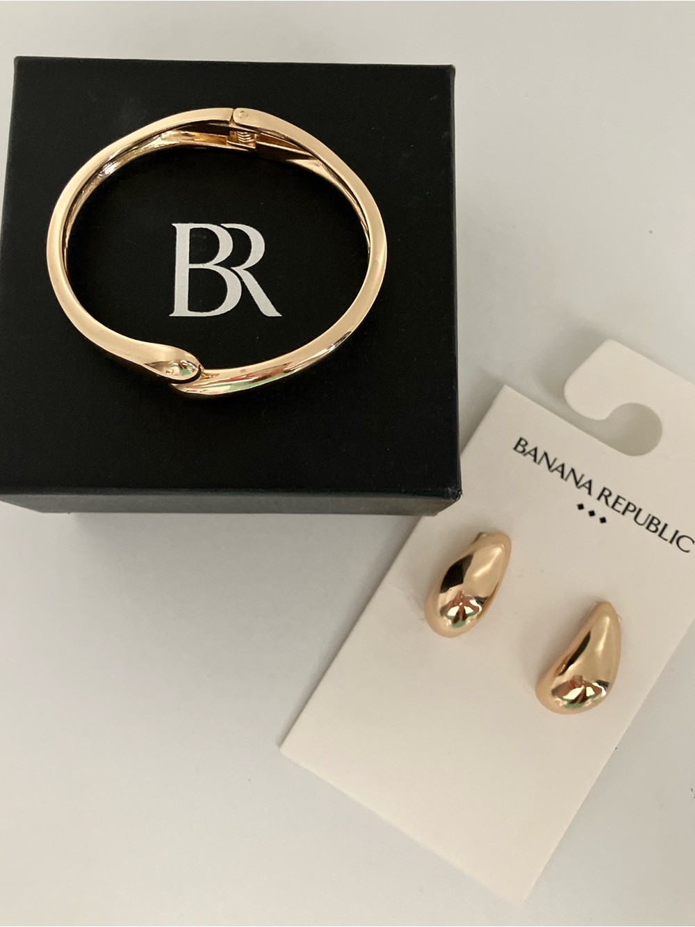 Banana Republic Gold Tone Teardrop Bracelet with Matching Earrings Set